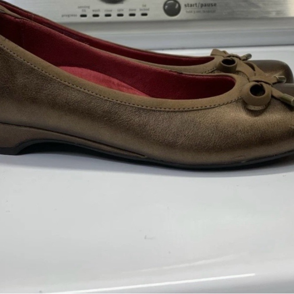 Vionic Women's Flats in Bronze with Bow Detail